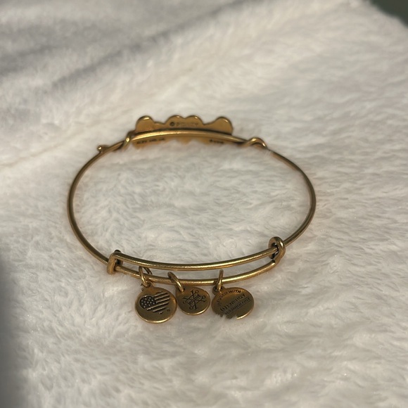 Alex and Ani retired Disney Mickey and Minnie Mouse kissing heart gold bangle - Picture 2 of 8